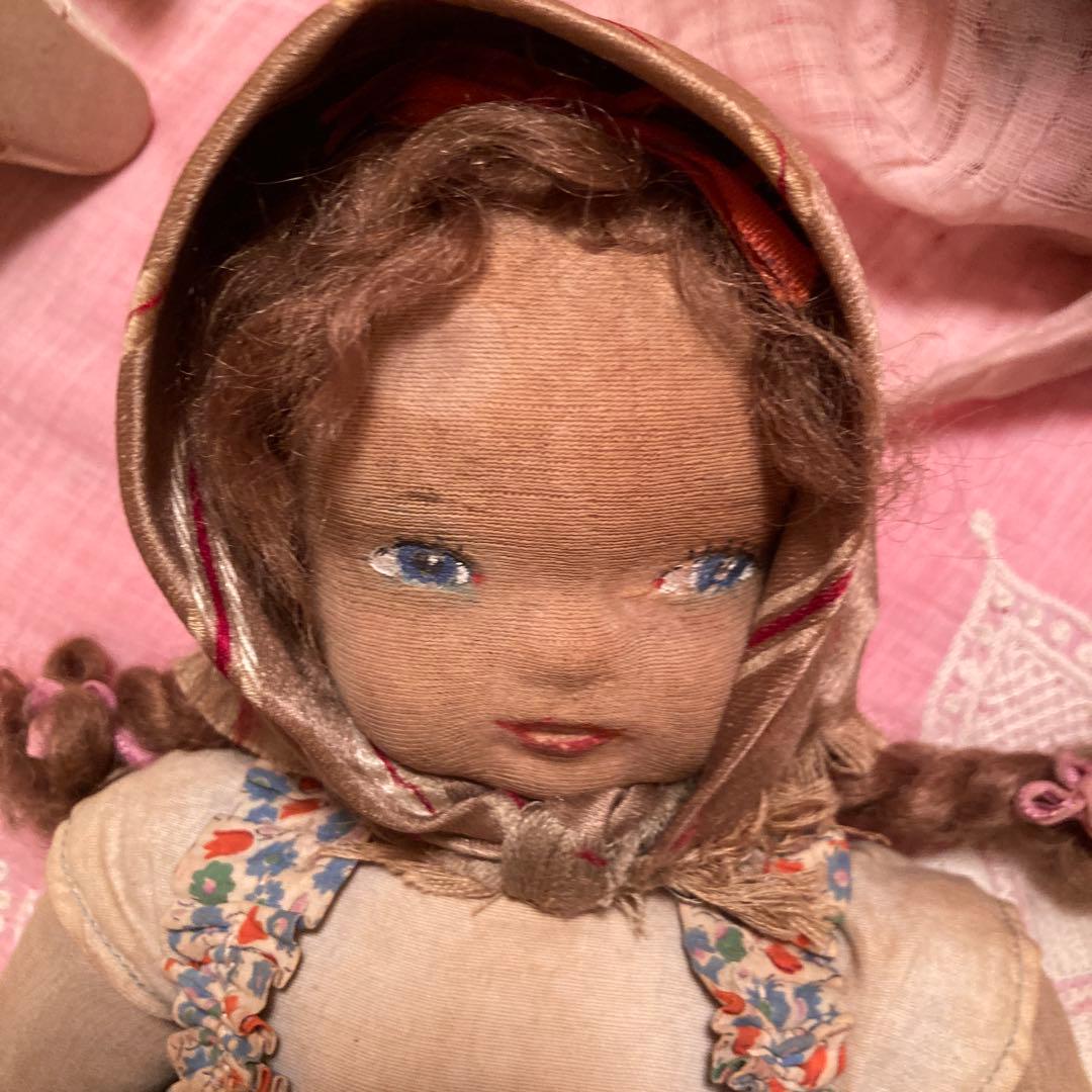 アンティークドール 花柄ドレス