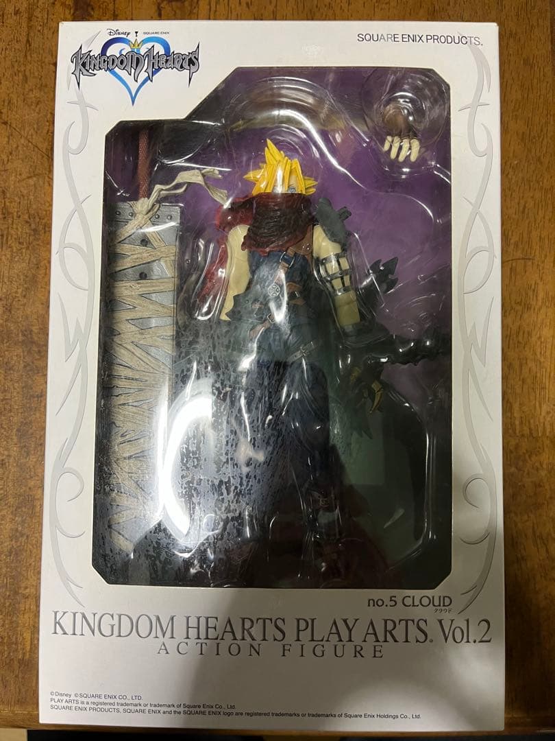 プレイアーツ クラウド キングダムハーツ ファイナルファンタジー