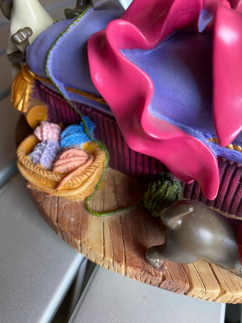 不思議の国のアリス チェシャ猫　スノードーム　オルゴール　フィギュア