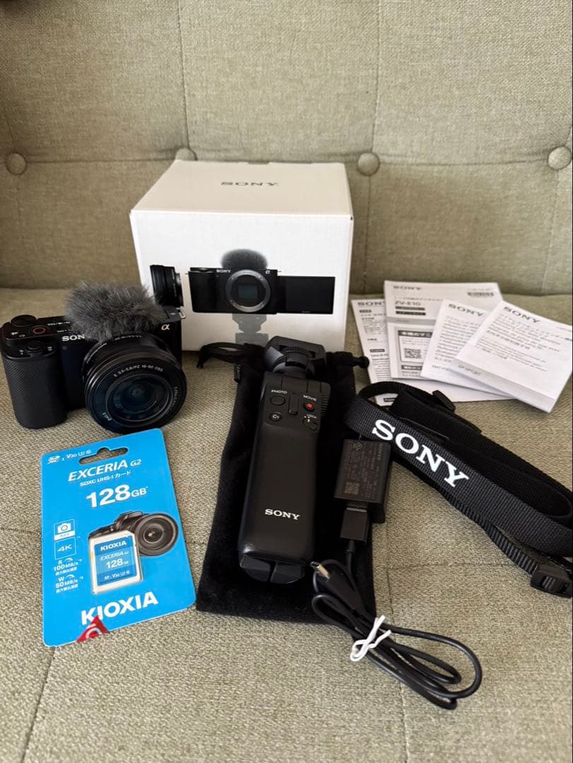 【使用少なめ】SONY ZV-E10ミラーレスカメラ+グリップ+メモリーカード付