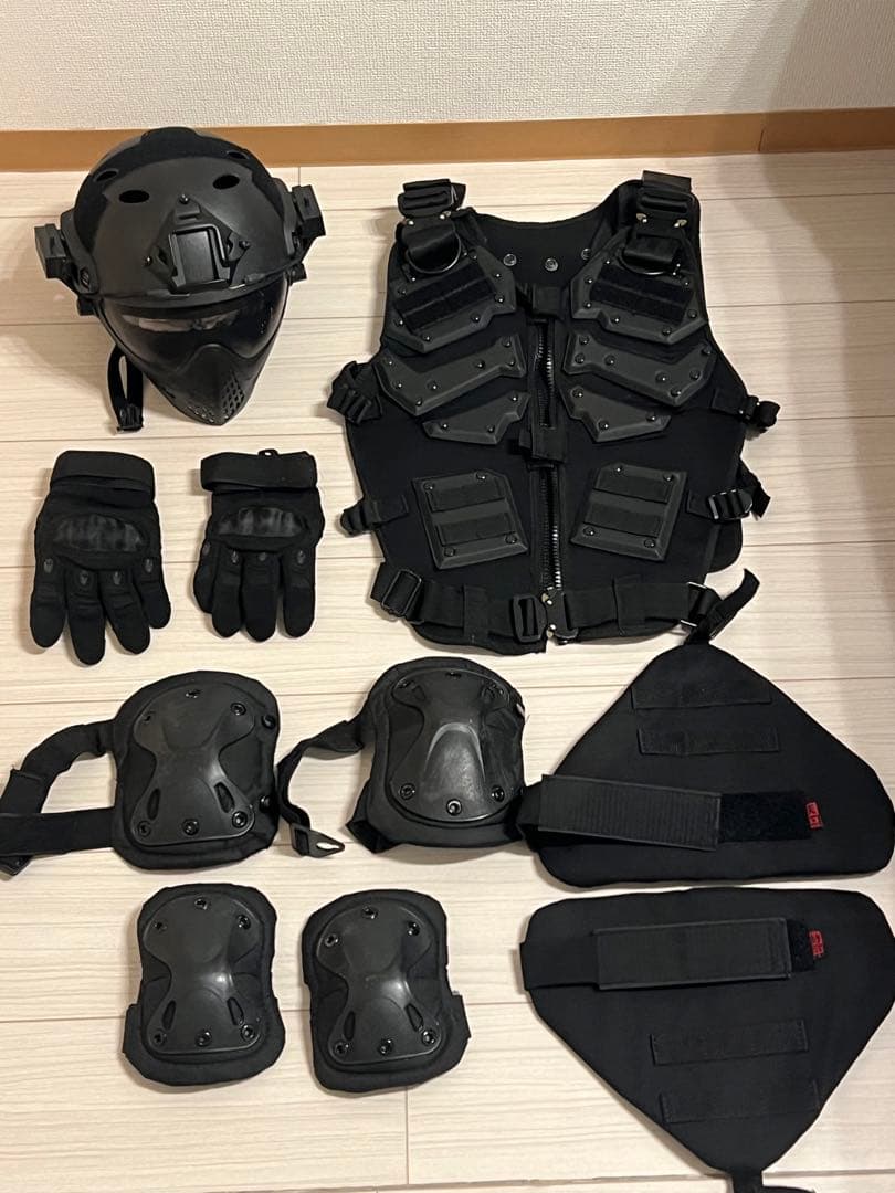 サバゲー装備　タクティカルベスト　ヘルメット