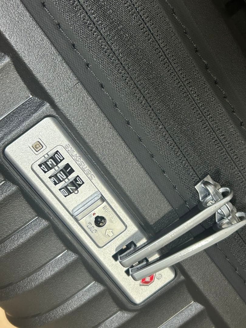 超軽量　サムソナイト　スーツケース アップスケープ　スピナー エキスパンダブル