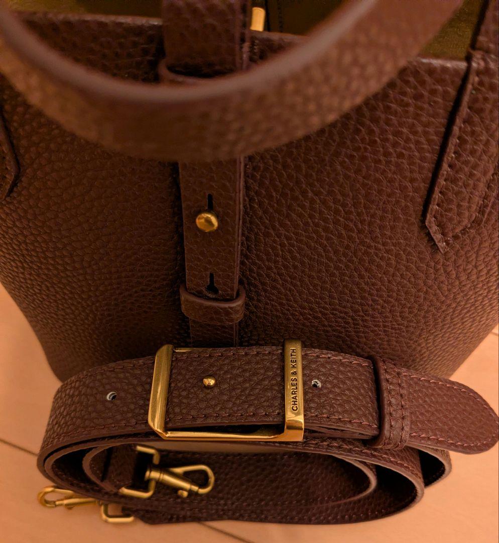 CHARLES&KEITH Beryl ベリル リサイクルレザー バケツバッグ
