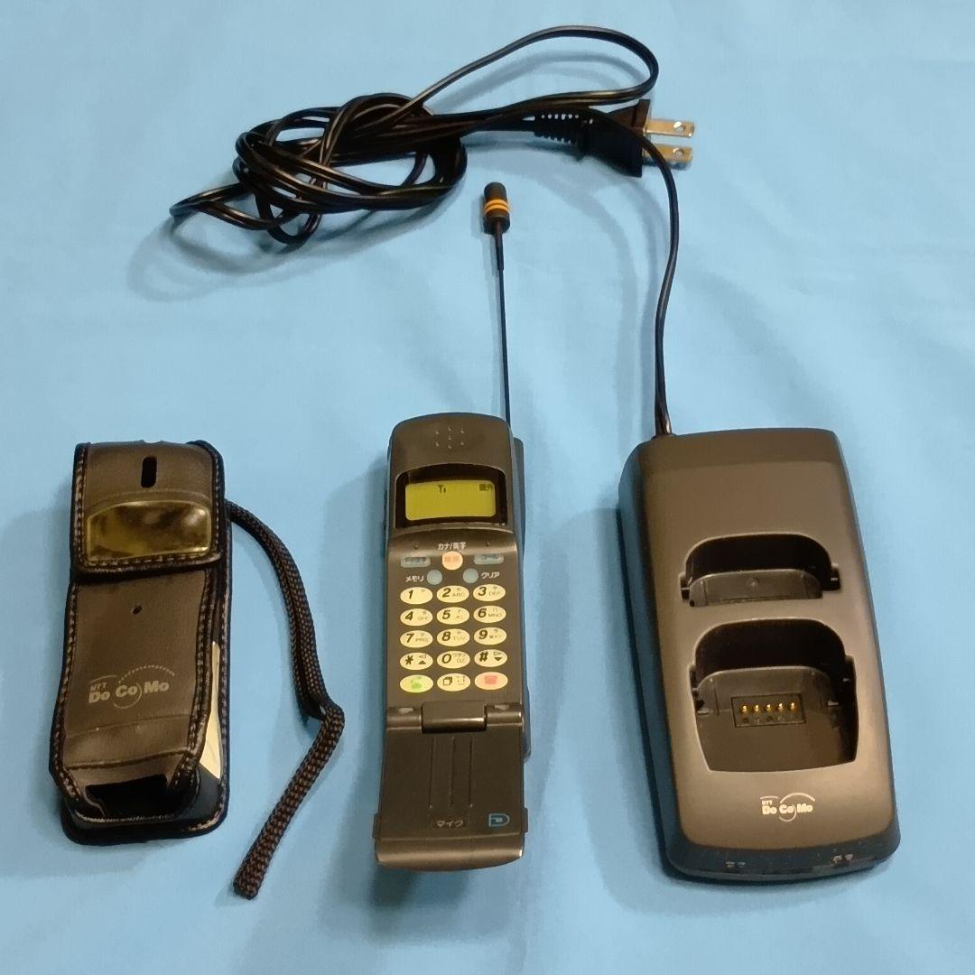 ドコモ　ムーバ　D2 ◆電源入ります。充電します。とてもキレイです。