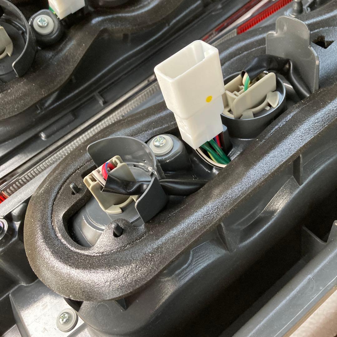 福之助　トヨタ　ハイエース　純正テールライト　ブラック塗装　比較的綺麗