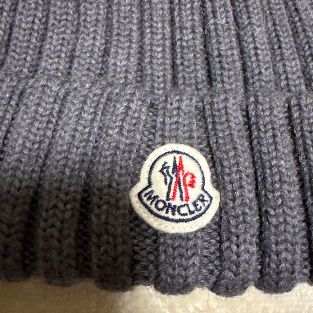 MONCLER グレー ポンポン付きニット帽 BERRETTO