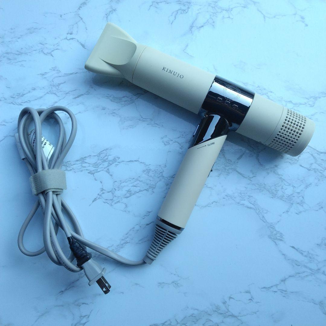 美品　絹女　KINUJO　KH001　ホワイト　ドライヤー