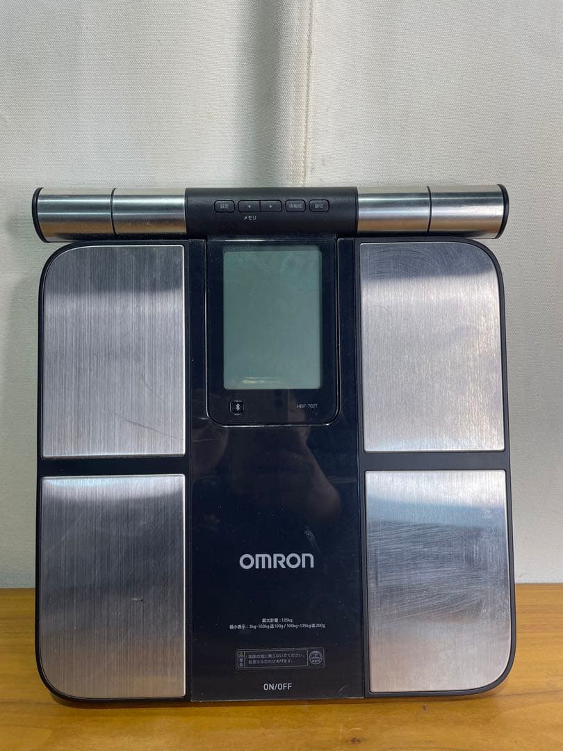 【kk】OMRON 体重計 HBF-702T 最大135kg
