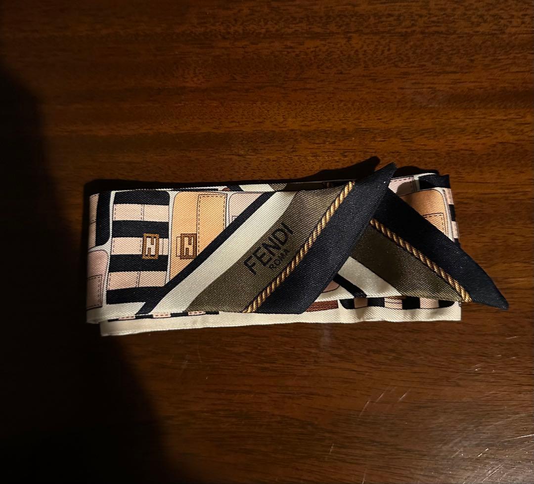 美品FENDI ツイリーシルク