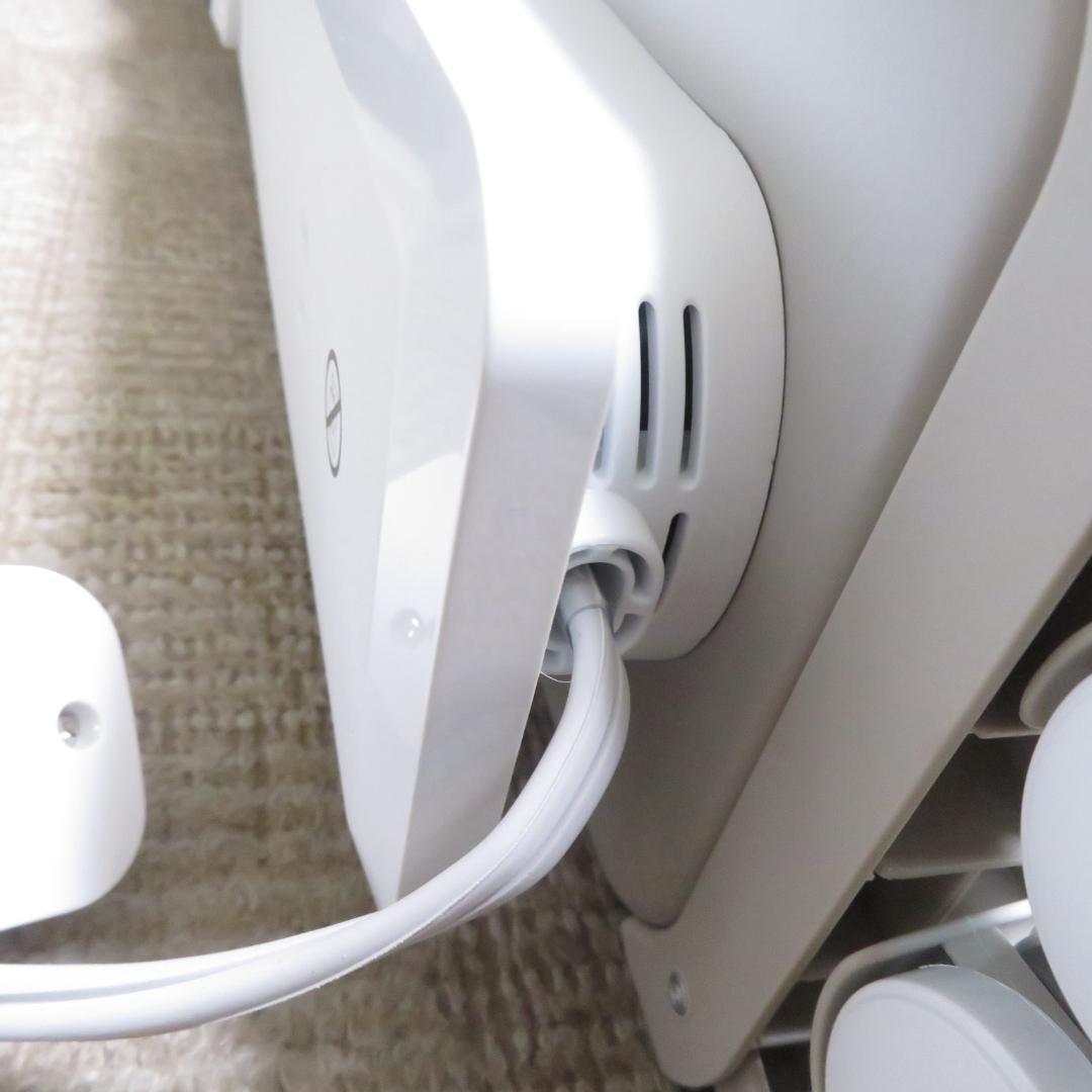 美品　デロンギ ヴェルティカルド RHJ21F0812-WH オイルヒーター