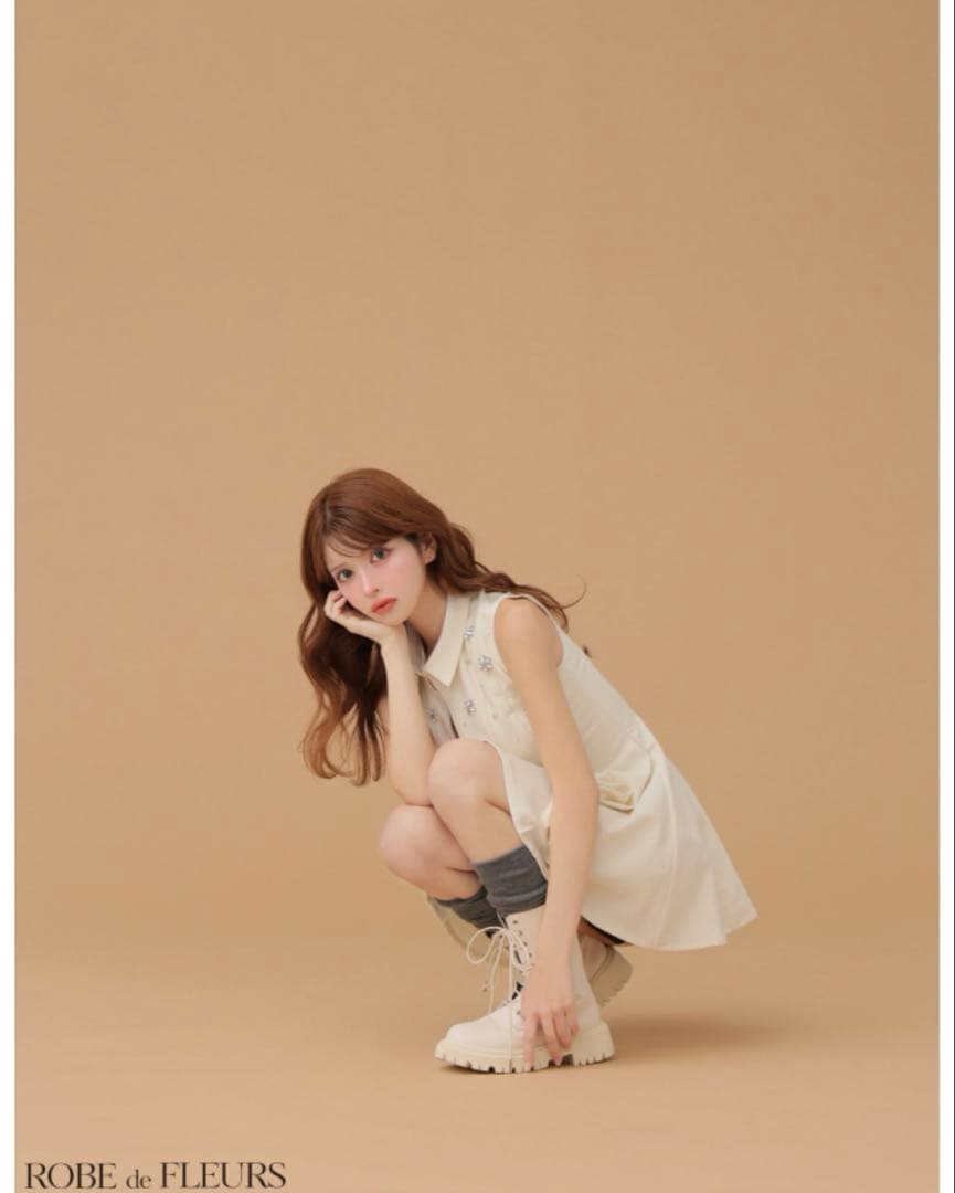 ローブドフルール 襟付きノースリーブフレアミニキャバドレス アイボリー Sサイズ