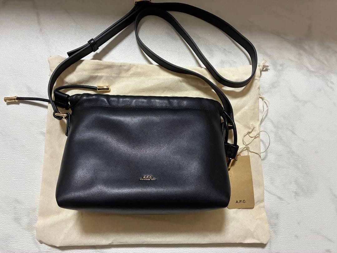アーペーセーショルダーバッグ