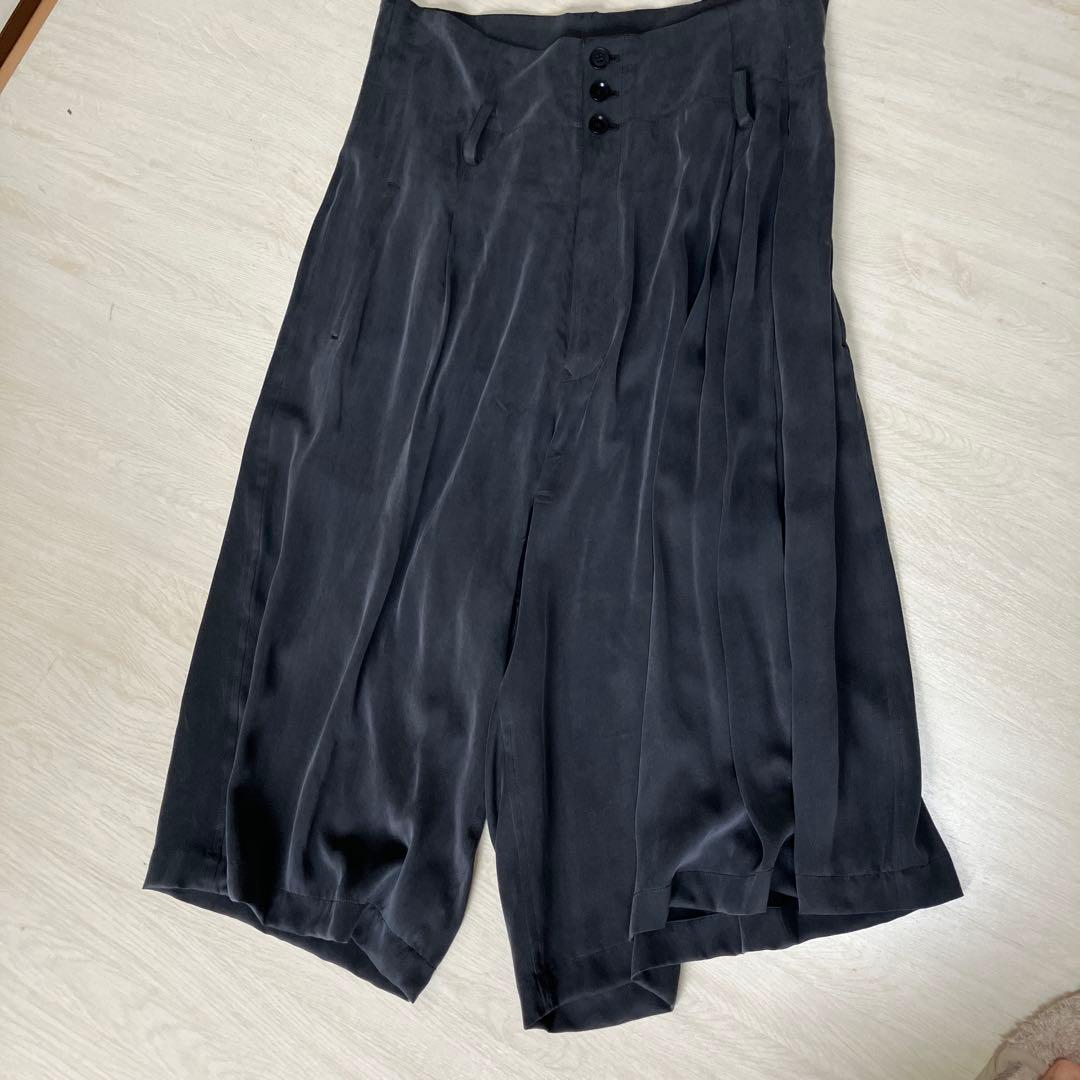 ヨージヤマモト　　 黒のプリーツキュロットパンツ