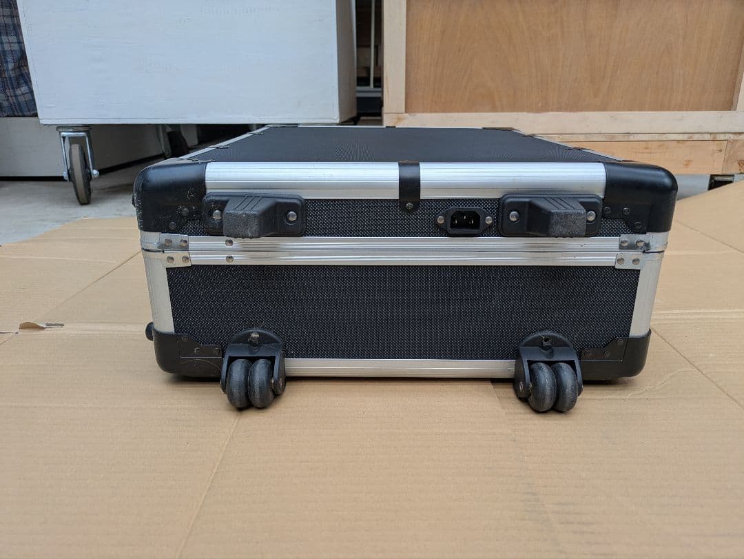 ジュラルミンケース　メイクボックス　LED照明女優ミラー付きメイクアップテーブル