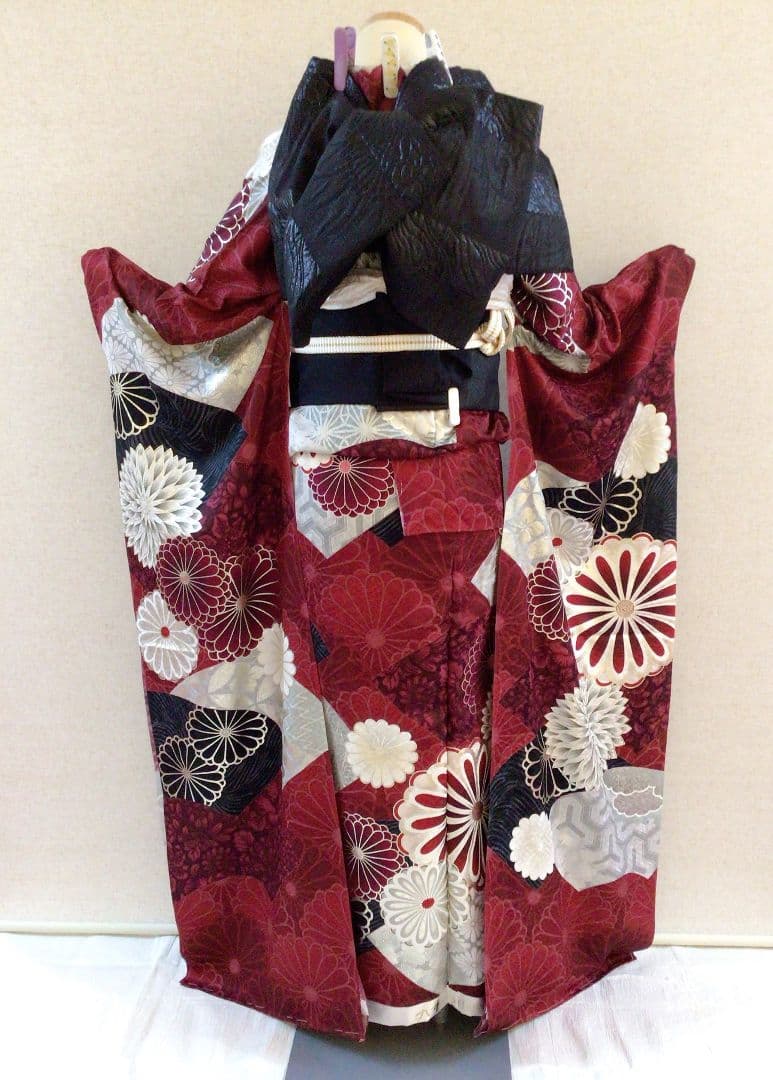 中村里砂　人気のエンジ　振袖セット
