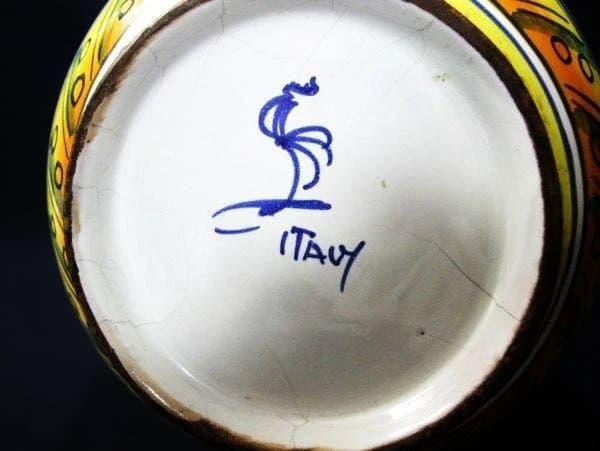 イタリヤを代表する陶芸 マジョリカ窯 彩釉人物文 飾り壺