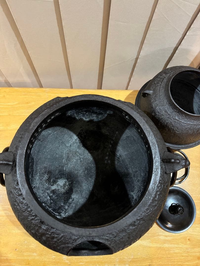 鉄製茶釜 風炉釜　茶道　年代物　骨董品鉄製 アンティーク装飾的デザイン