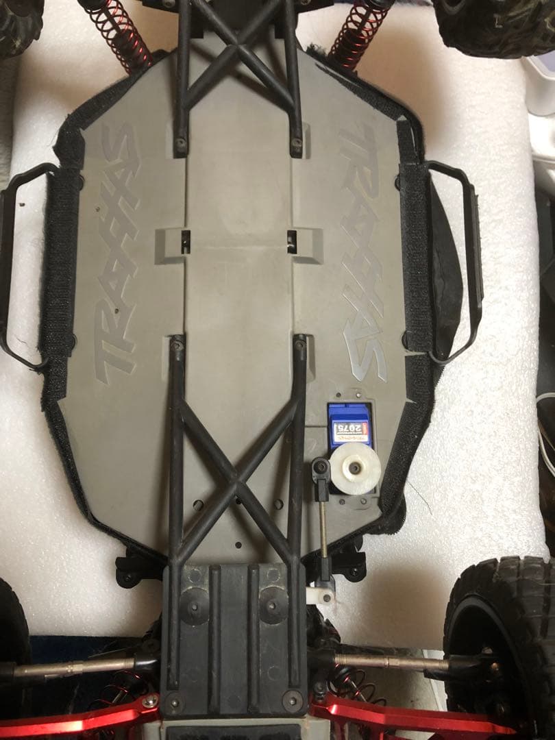 トラクサス　1/8 少し改造中です