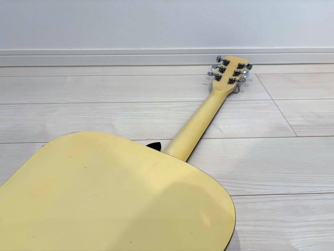 名品ミヤスコウギョウ　Miyasu kougyoアコースティックギター　アコギ白