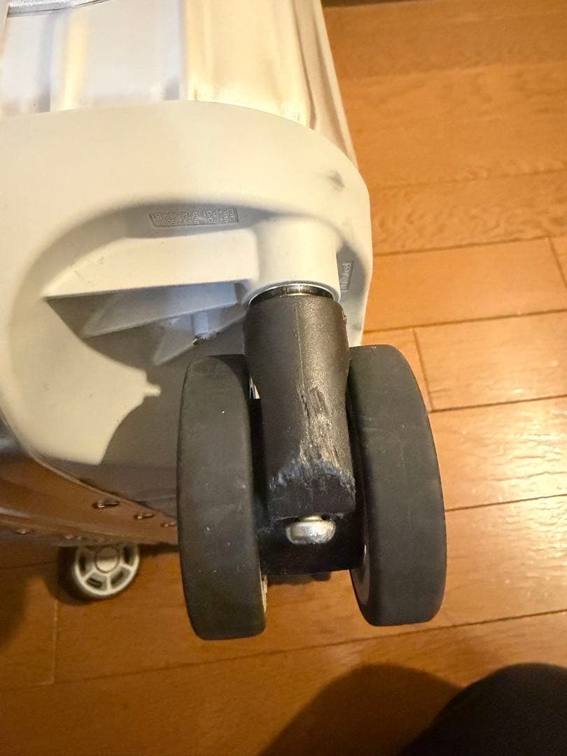 リモワ　トパーズ　Rimowa Topas 機内持ち込み 32L 4輪