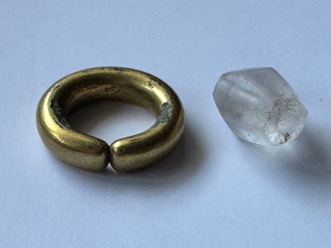 古墳時代の装身具　金環と水晶の切子玉のセット