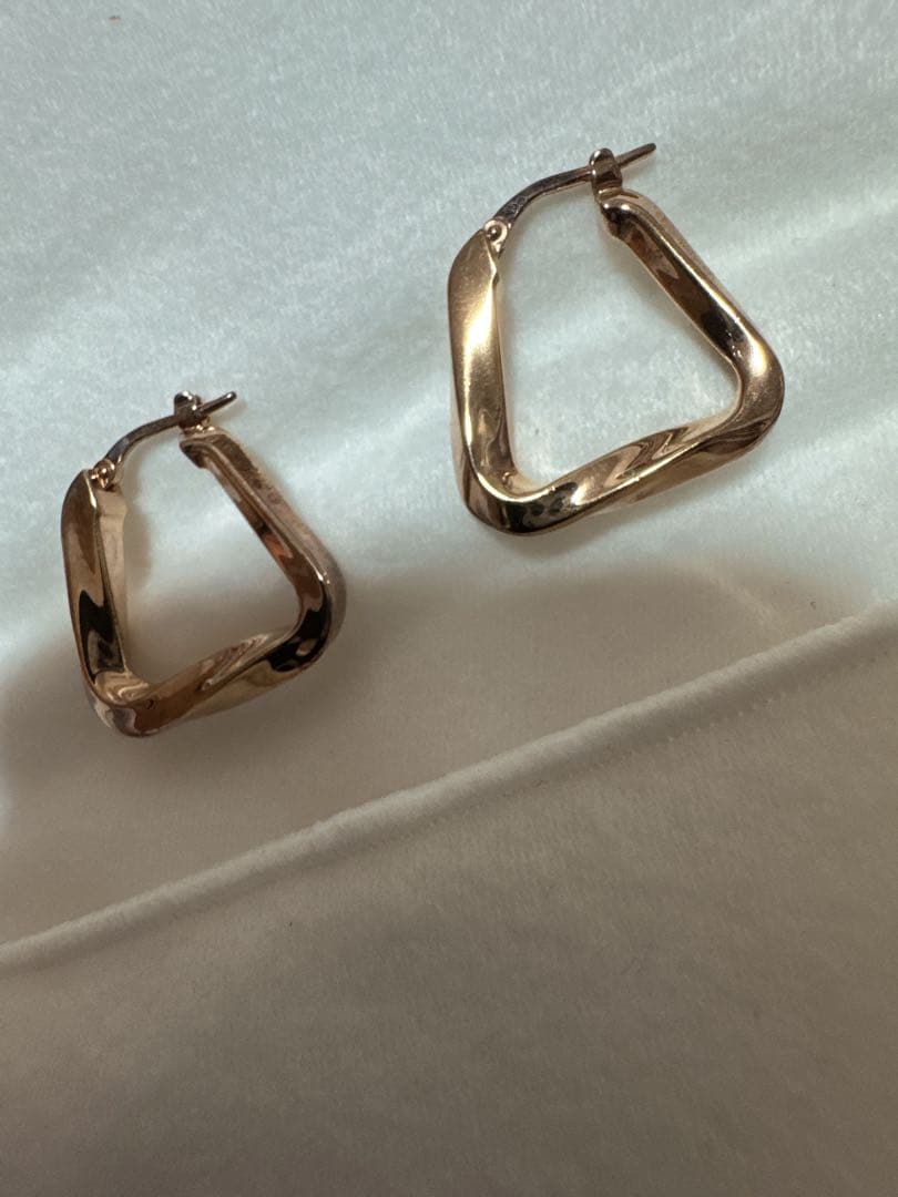 ボッテガヴェネタ ツイスト ピアス