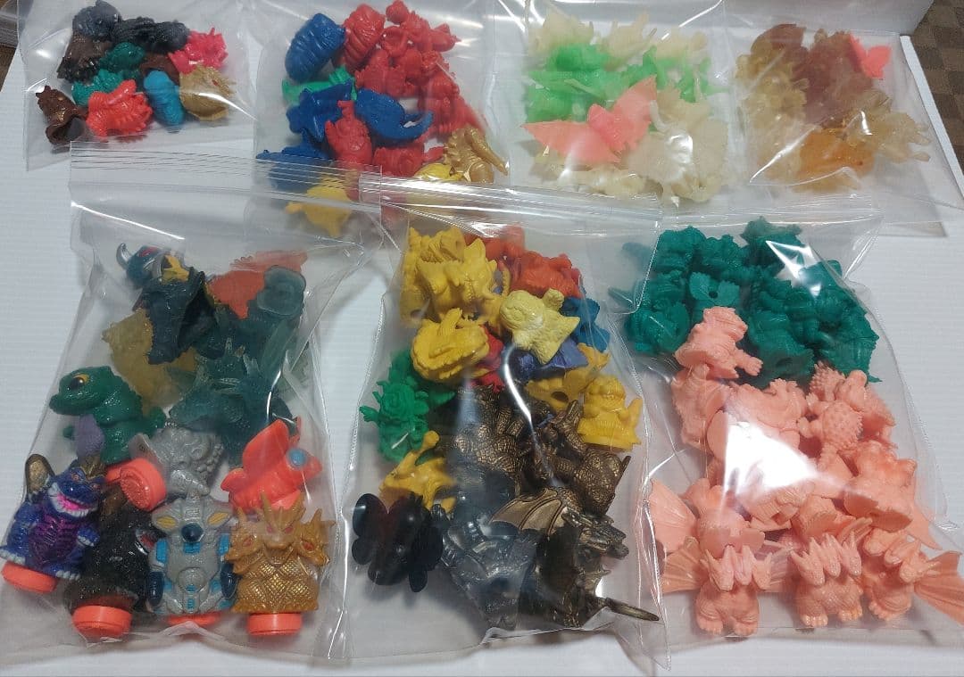 ゴジラフィギュア まとめ売り133個 東宝 映画公開記念 ゴジ消しゴム 当時物
