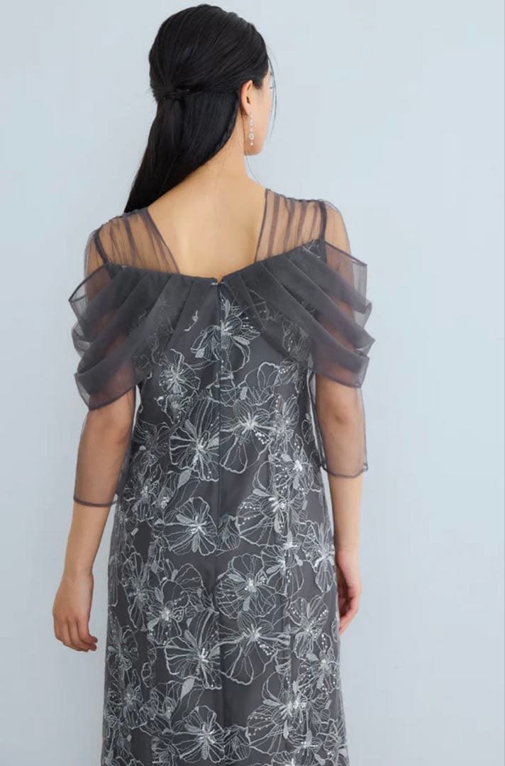 オフショルダースパンコール刺繍レースドレス チャコール