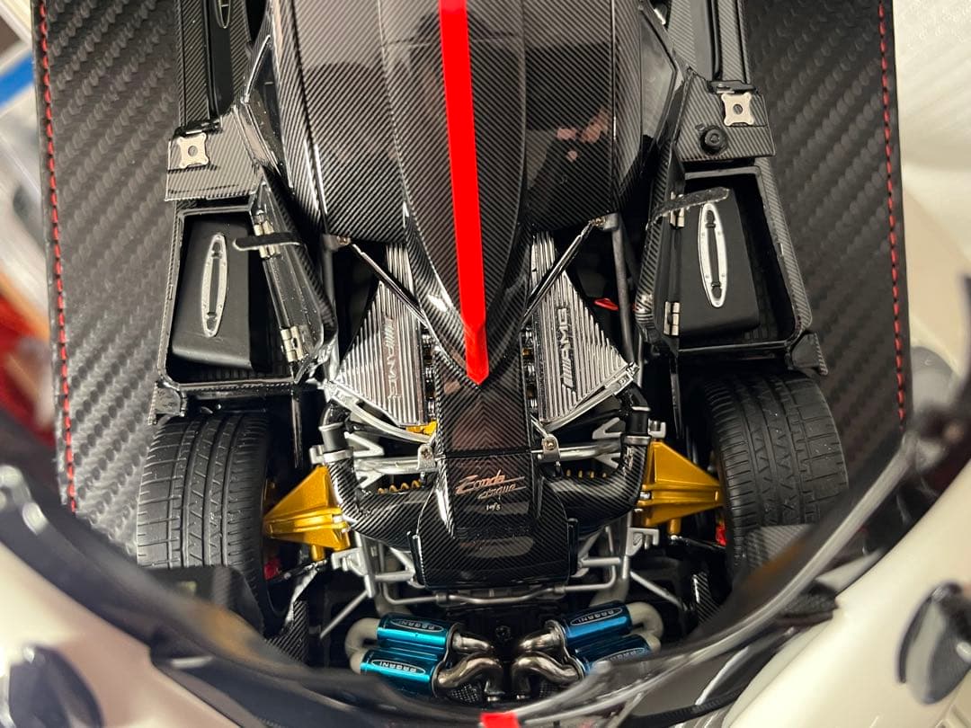 AR 1/18 パガーニ Zonda Cinque Coupe 2009