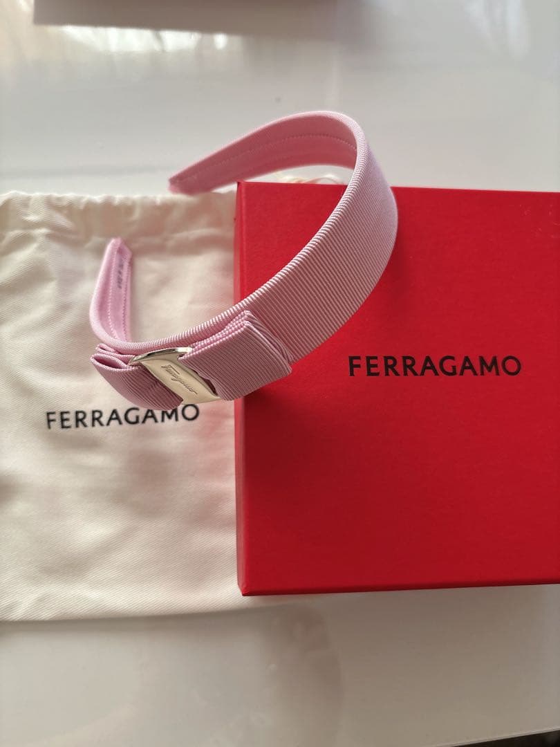 【カトリーヌ】 FERRAGAMO ピンク ヘアバンド