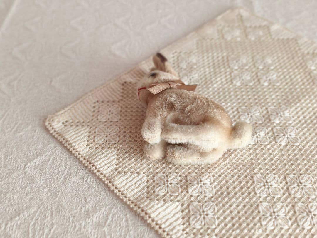 * vintage steiff ୨୧ * お座り姿の かわいいウサギさん