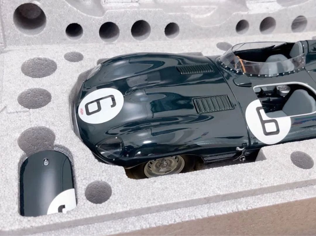 PYOMARO　オートアート1/12 Jaguar D-TYPE