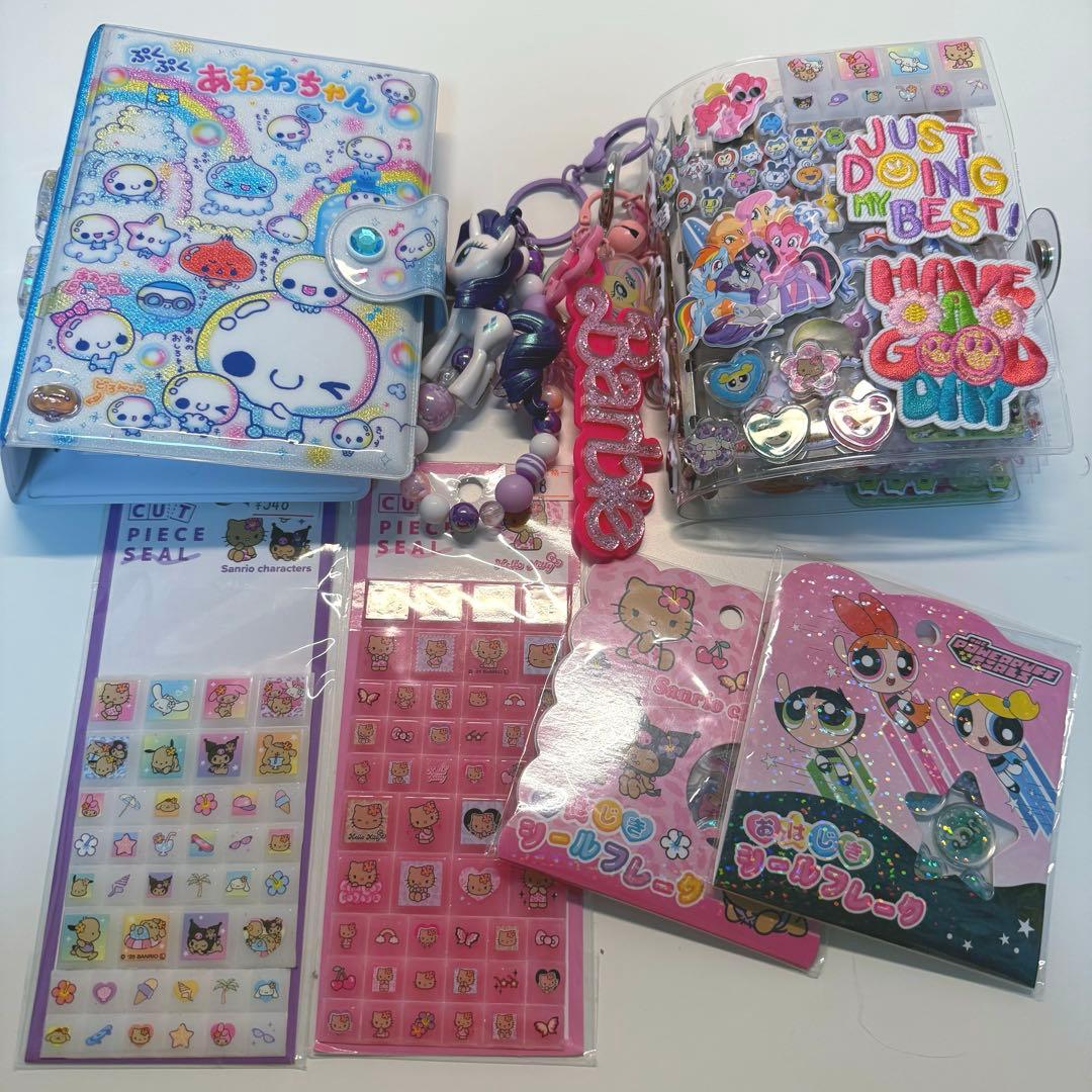 シール帳完成品　キーホルダー付　ボンボンドロップシール　おはじきシールサンリオ