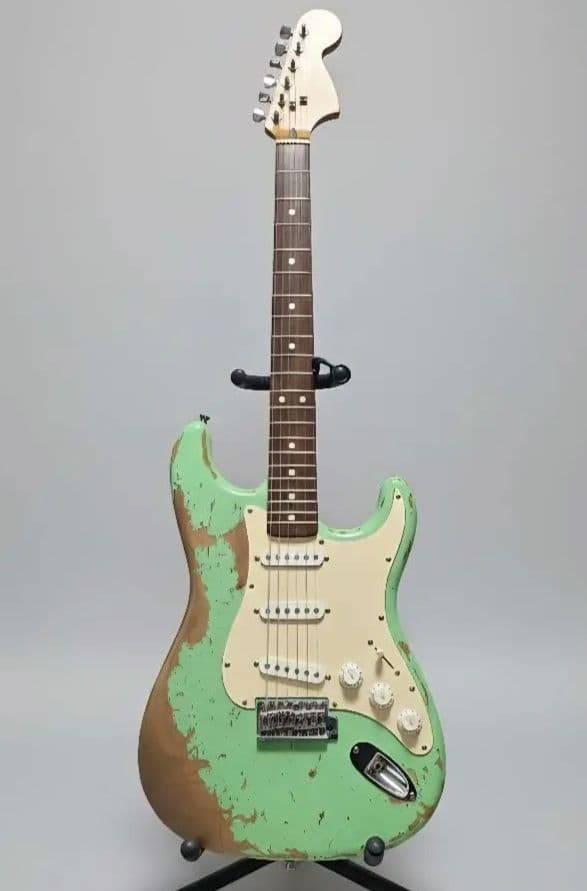 ストラトタイプ　ハードレリック仕様　コンポーネントギター