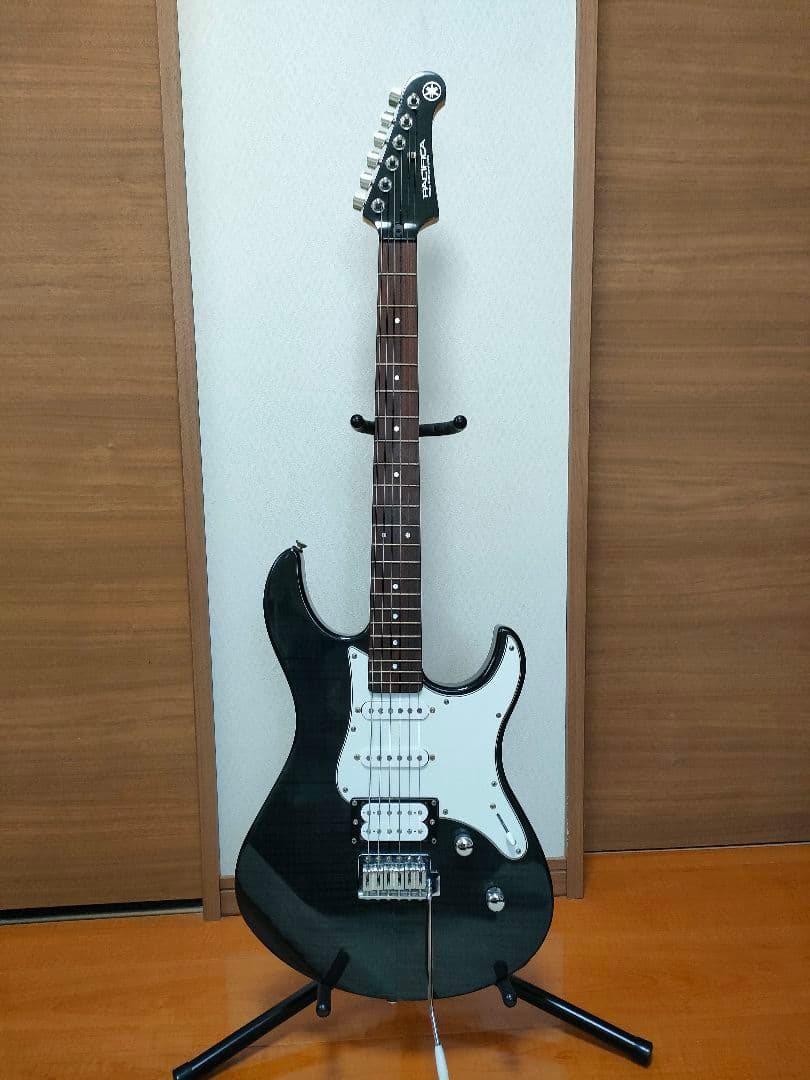 ほぼ新品YAMAHA PACIFICA PAC212VFMブラック（ケース付）