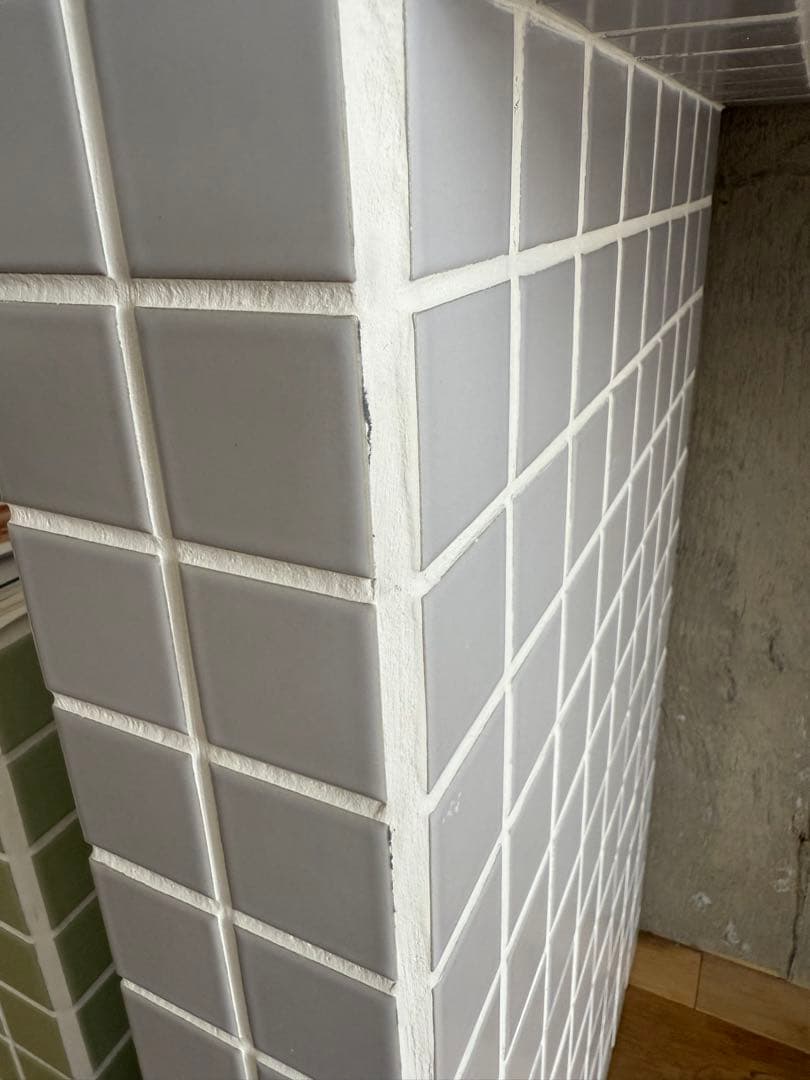 ライトグレー タイルテーブル