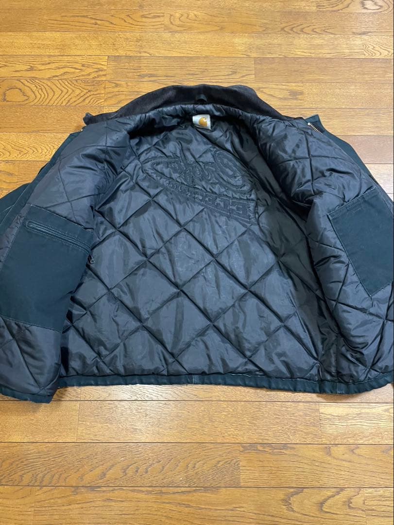 カーハート　トラディショナルジャケット　ブラック短丈　企業ロゴ　フェード　深緑