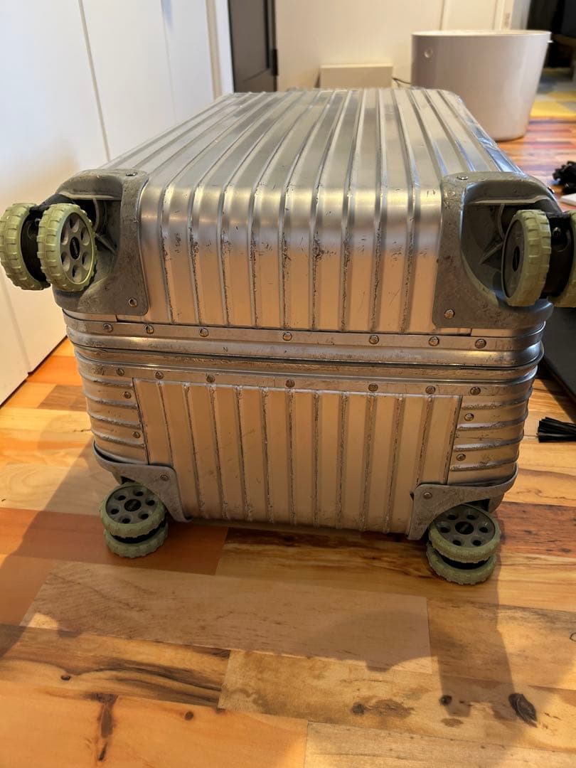 リモワ トパーズ スポーツ　923.75.00.4　89リットル　4輪