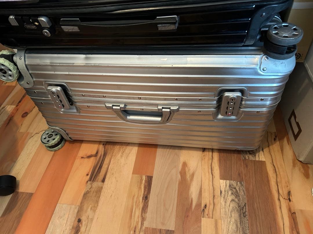 リモワ トパーズ スポーツ　923.75.00.4　89リットル　4輪