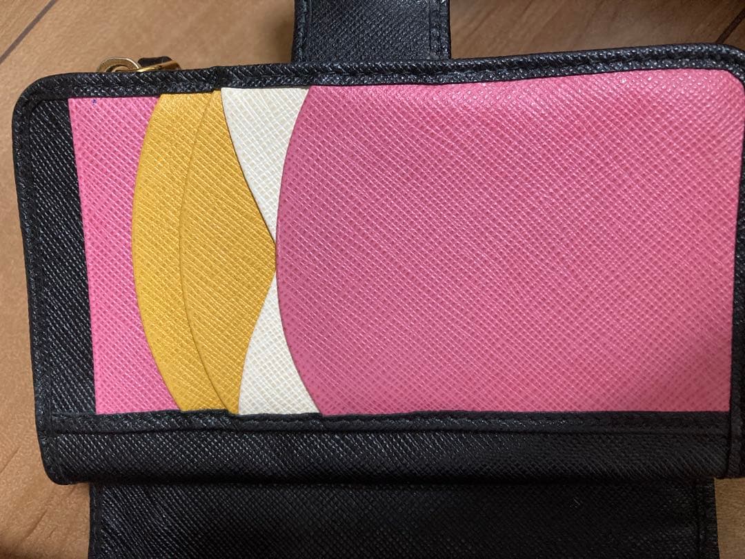 PRADA ブラック サフィアーノレザー 二つ折り財布