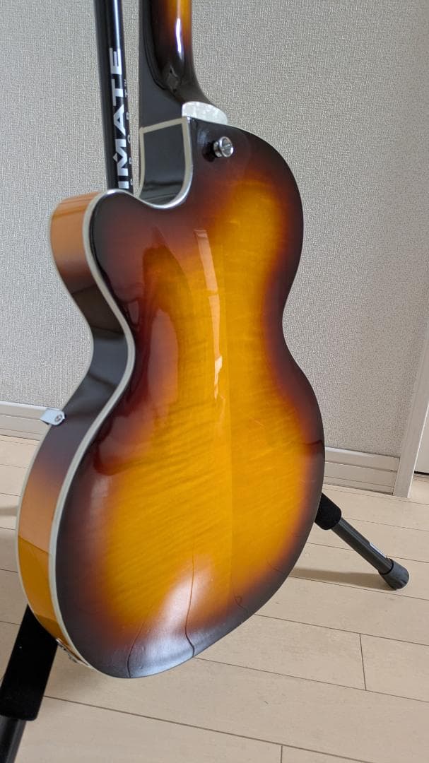 Hofner Ignition club SB ナットノブ交換済