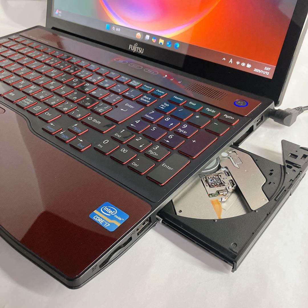 富士通 ノートPC Corei7 SSD512GB 8GB Win11