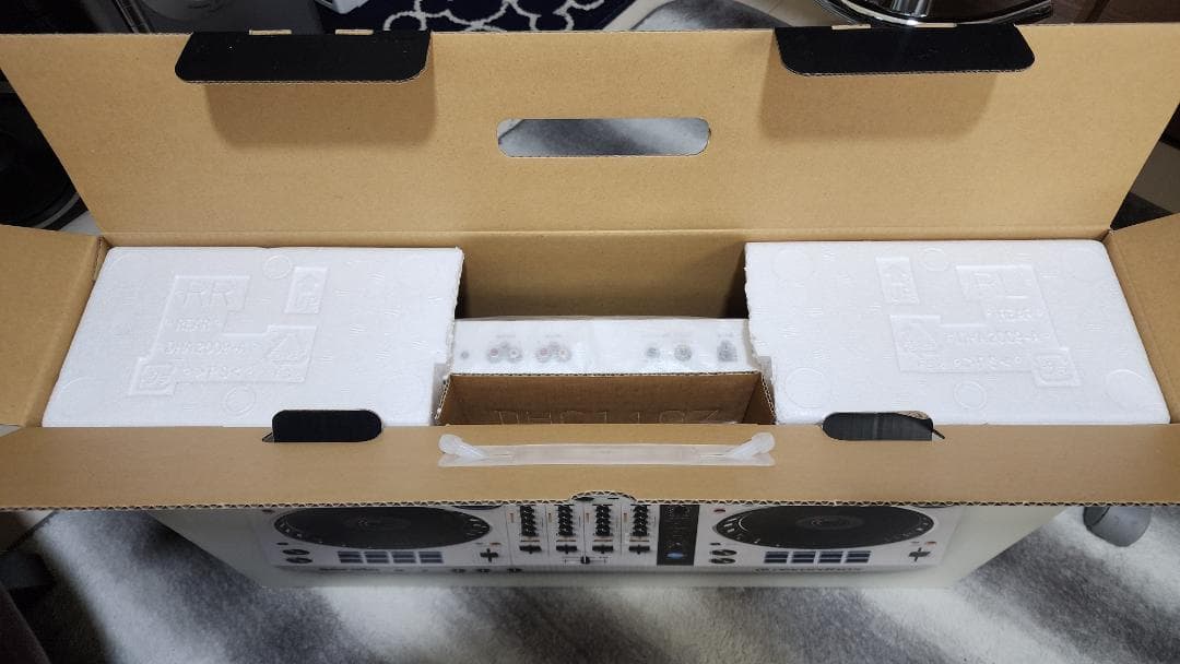 Pioneer DDJ-FLX6-W DJコントローラー