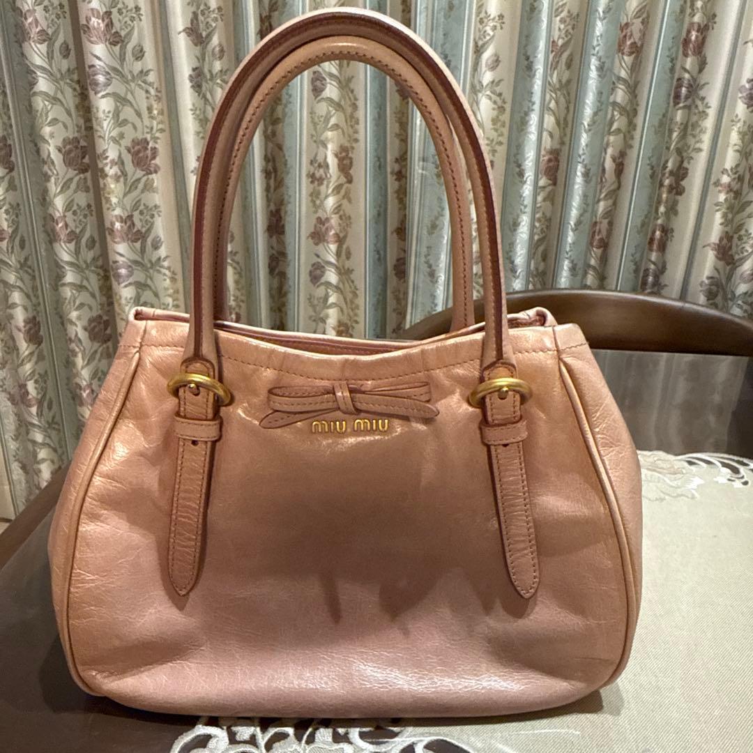 miu miu ピンク ハンドバッグ