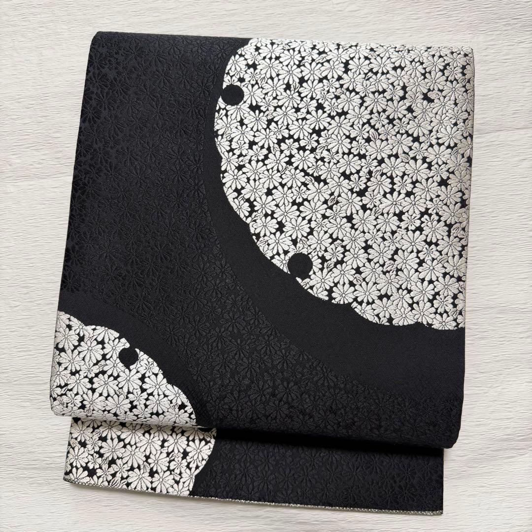 m-47 雪輪 菊 正絹 袋帯 黒地 極美品