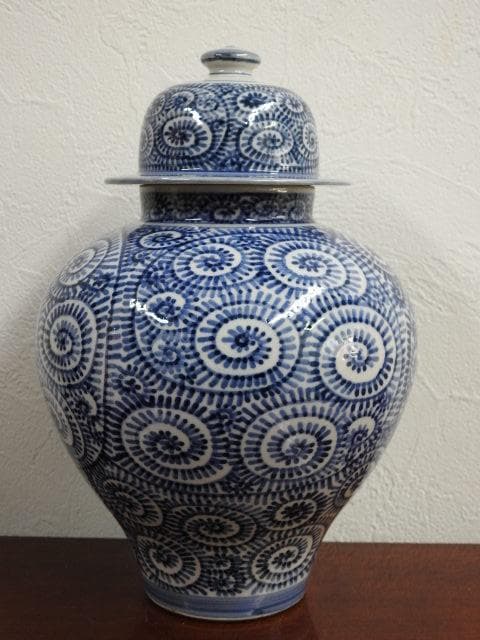 伊万里　鮹唐草　蓋付壺　M641