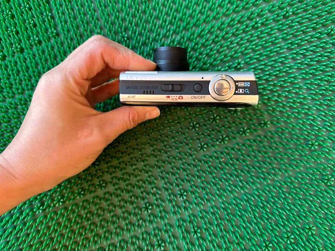 Canon IXUS コンパクトデジタルカメラ シルバー