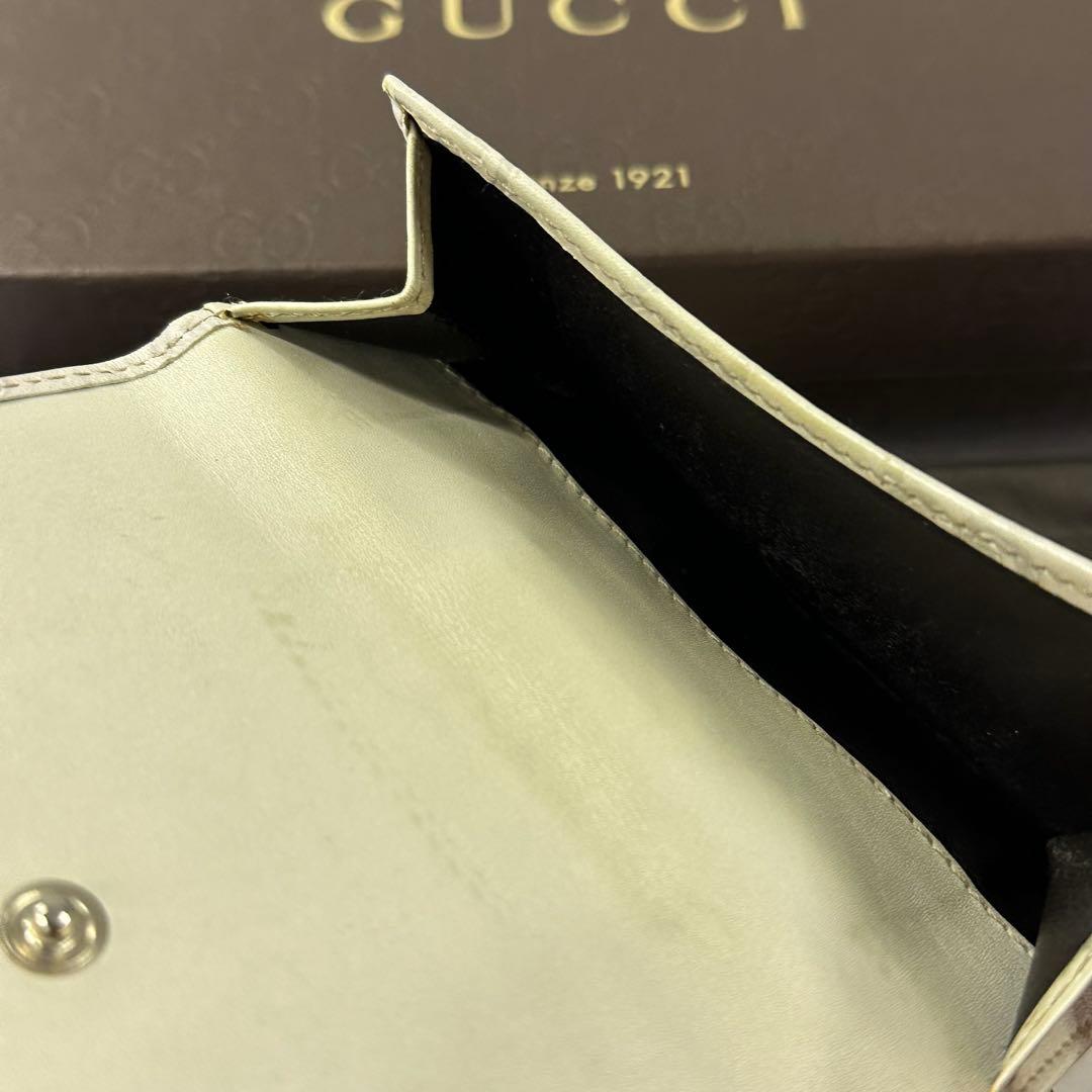 新品同様‼️ グッチ　GUCCI 財布　二つ折り　折り財布　シマレザー