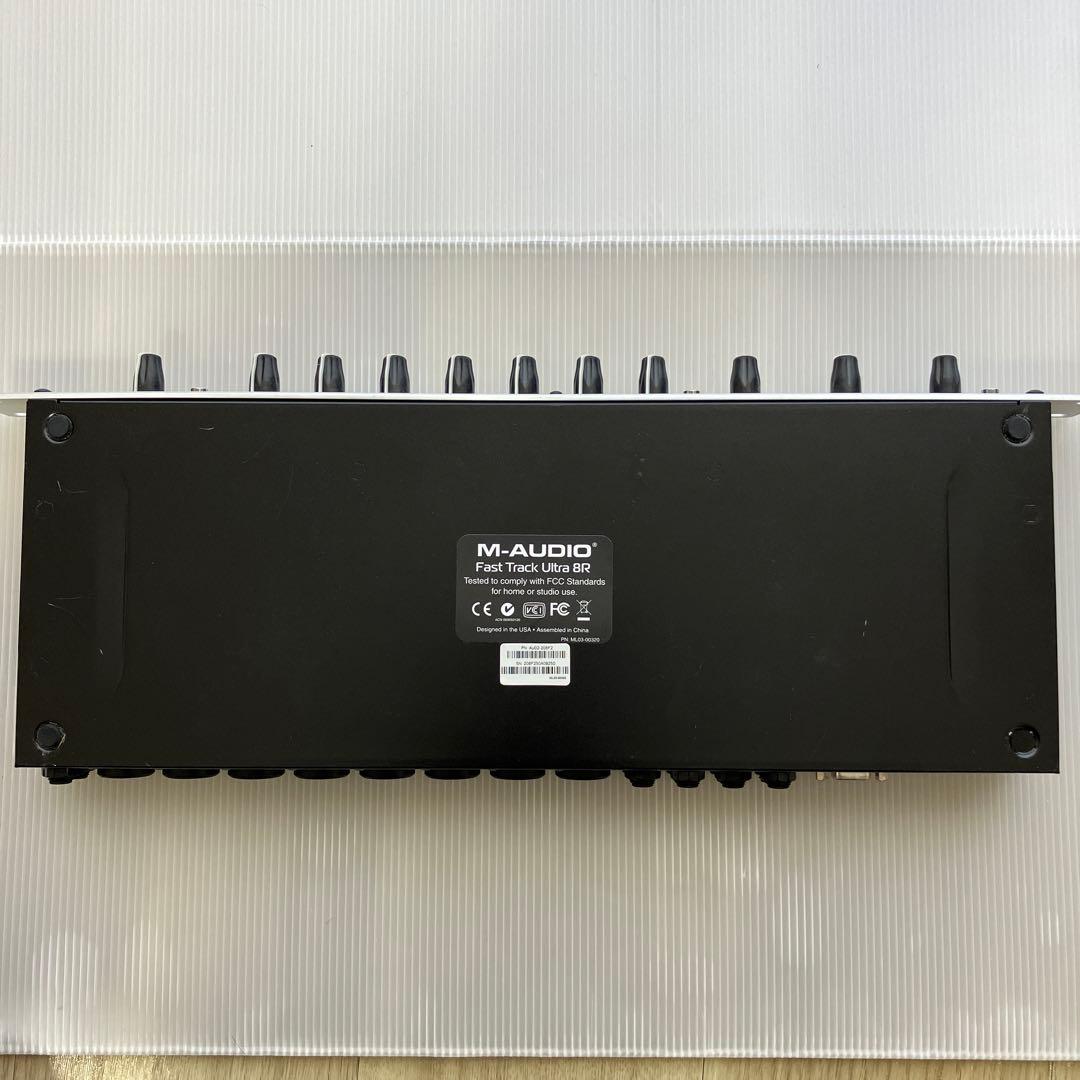 M-AUDIO Fast Track Ultra 8R アダプタ付き