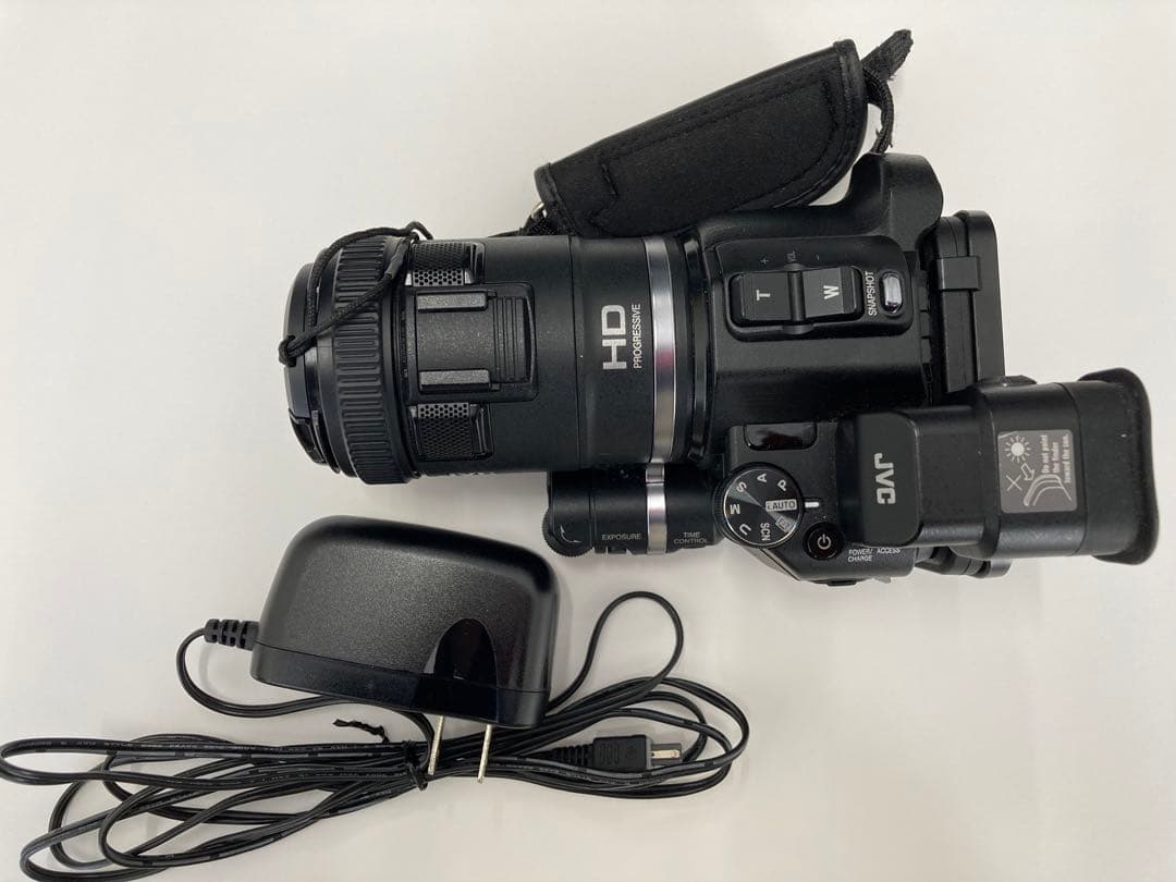 JVC HDビデオカメラ GC-P100-B 充電器付き